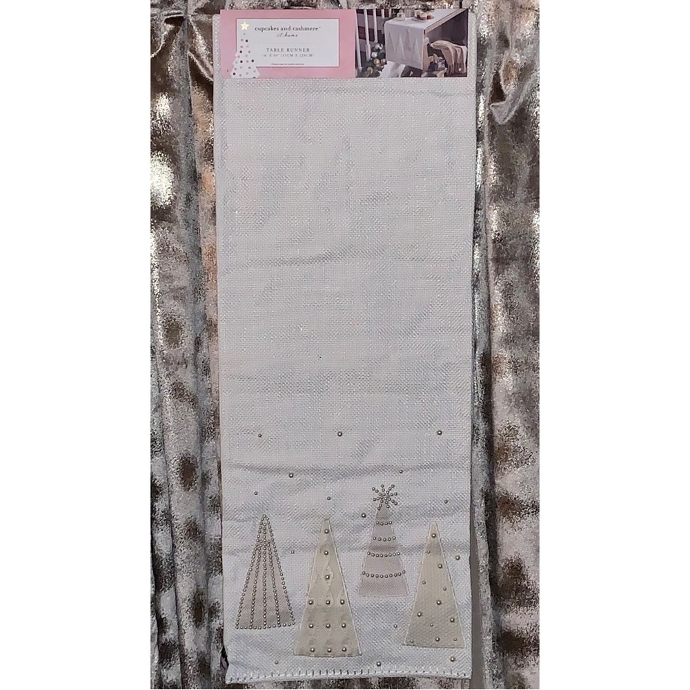 NEW Cupcakes & Cashmere Pearl Embellished Christmas Tree Table Runner NWT